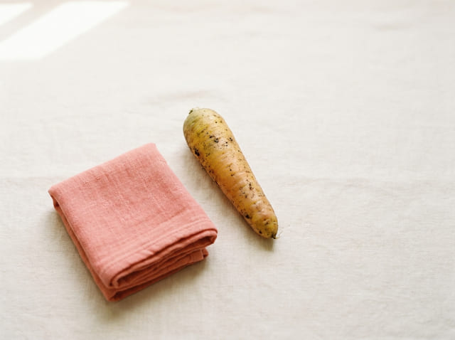 A carrot, the size of a baby at week 21