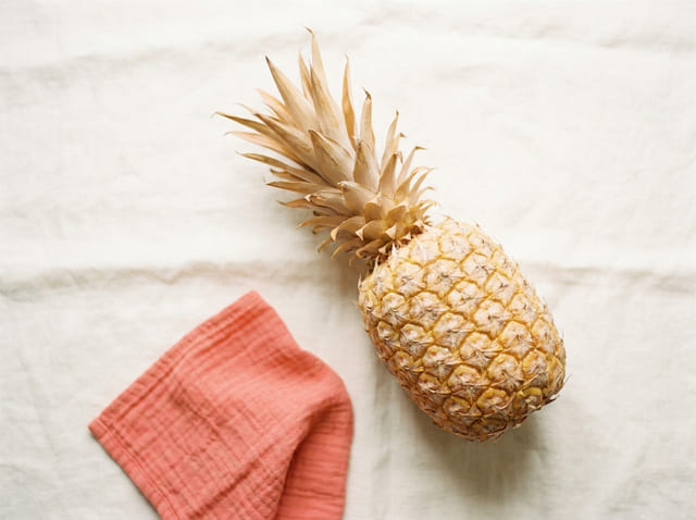A pineapple, the size of a baby at week 33